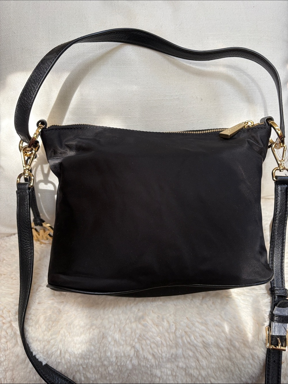 NWT Michael Kors Black Crossbody Bag with Gold Hardware - Picture 2 of 4